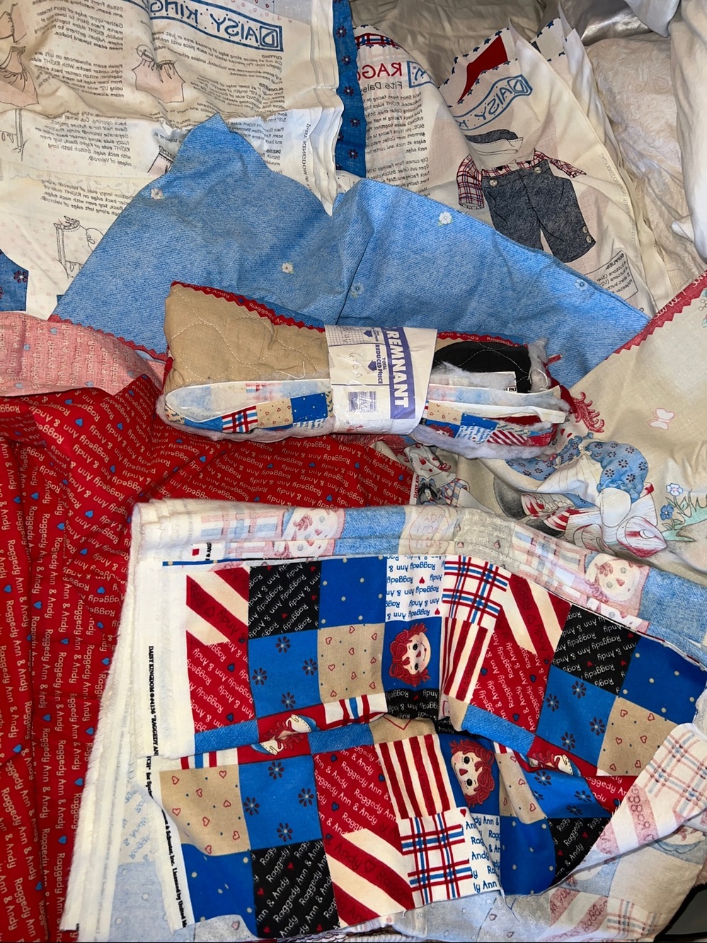 Huge Raggedy Ann & Andy Fabric quilting lot - Picture 2 of 10